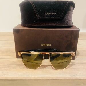 UNISEX Tom Ford Gold and Black Aviator Sunglasses